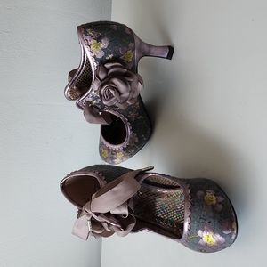 Joes Browns pink and grey floral and satin kitten heal with lace up closure